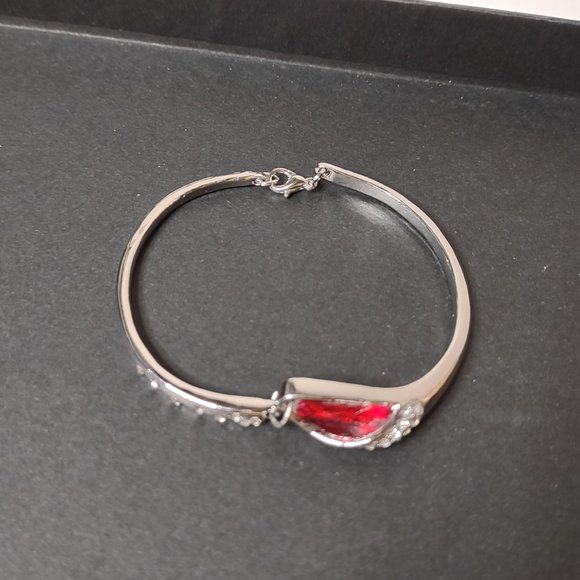 Cute Red And Silver Tone 7 Inch Bracelet - Picture 11 of 11
